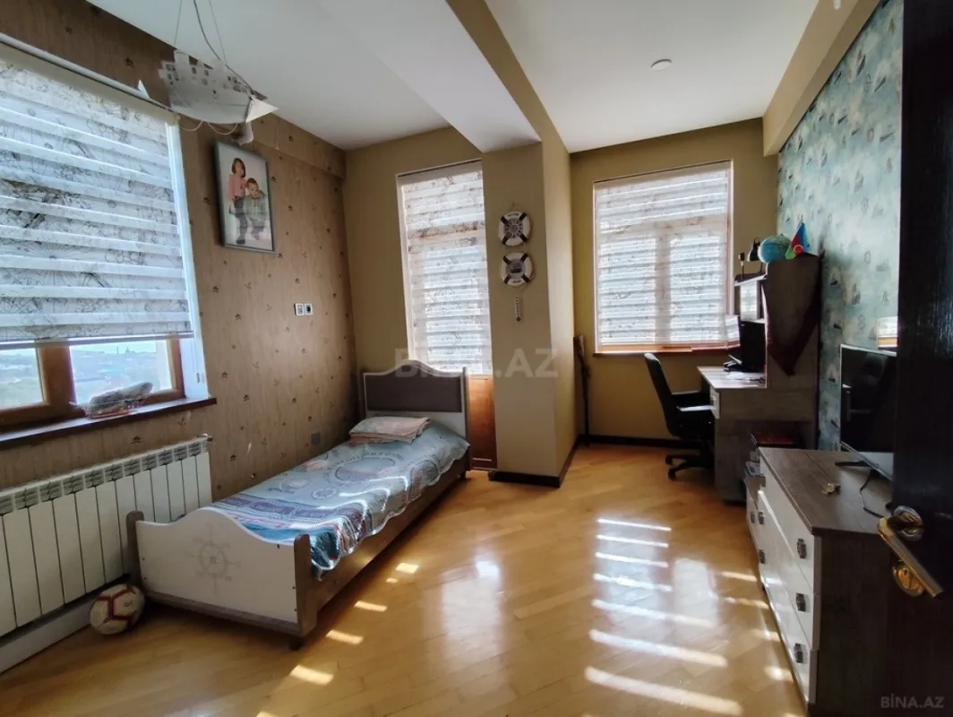 Satılır 5 otaqlı mənzil 200 m²