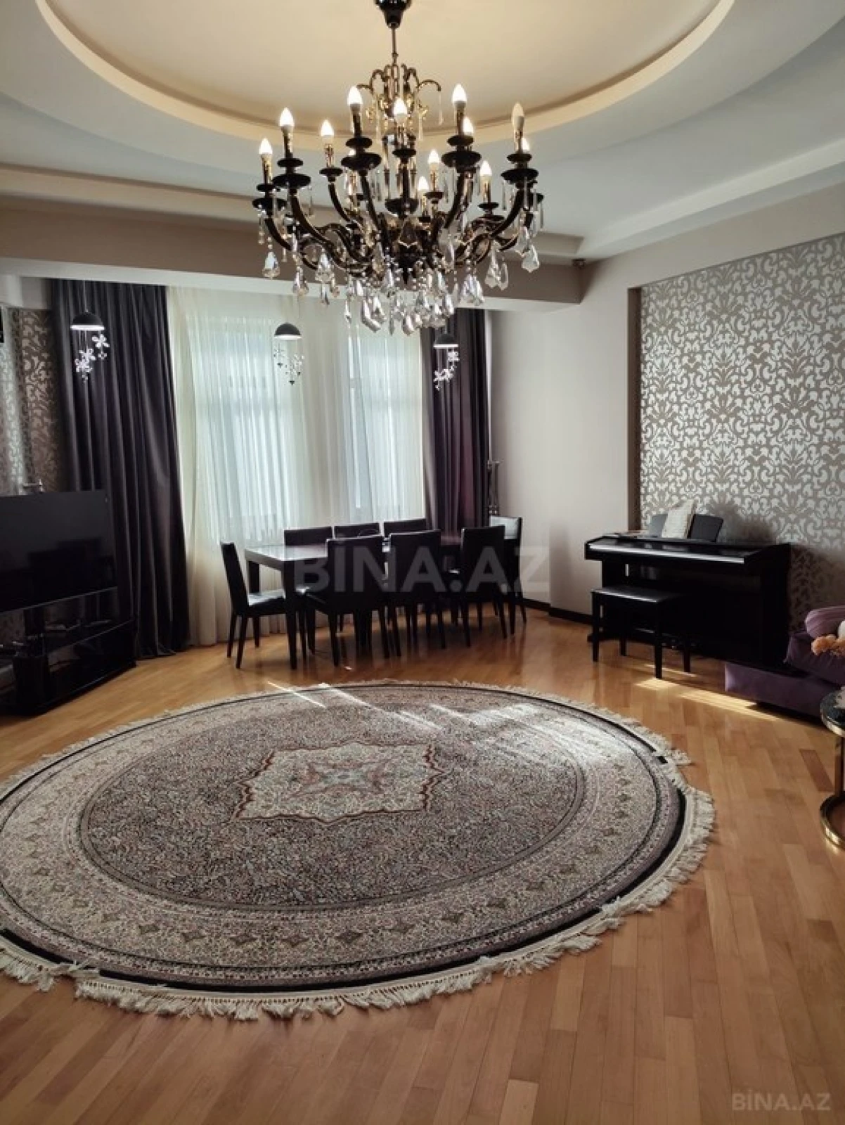 Satılır 5 otaqlı mənzil 200 m²