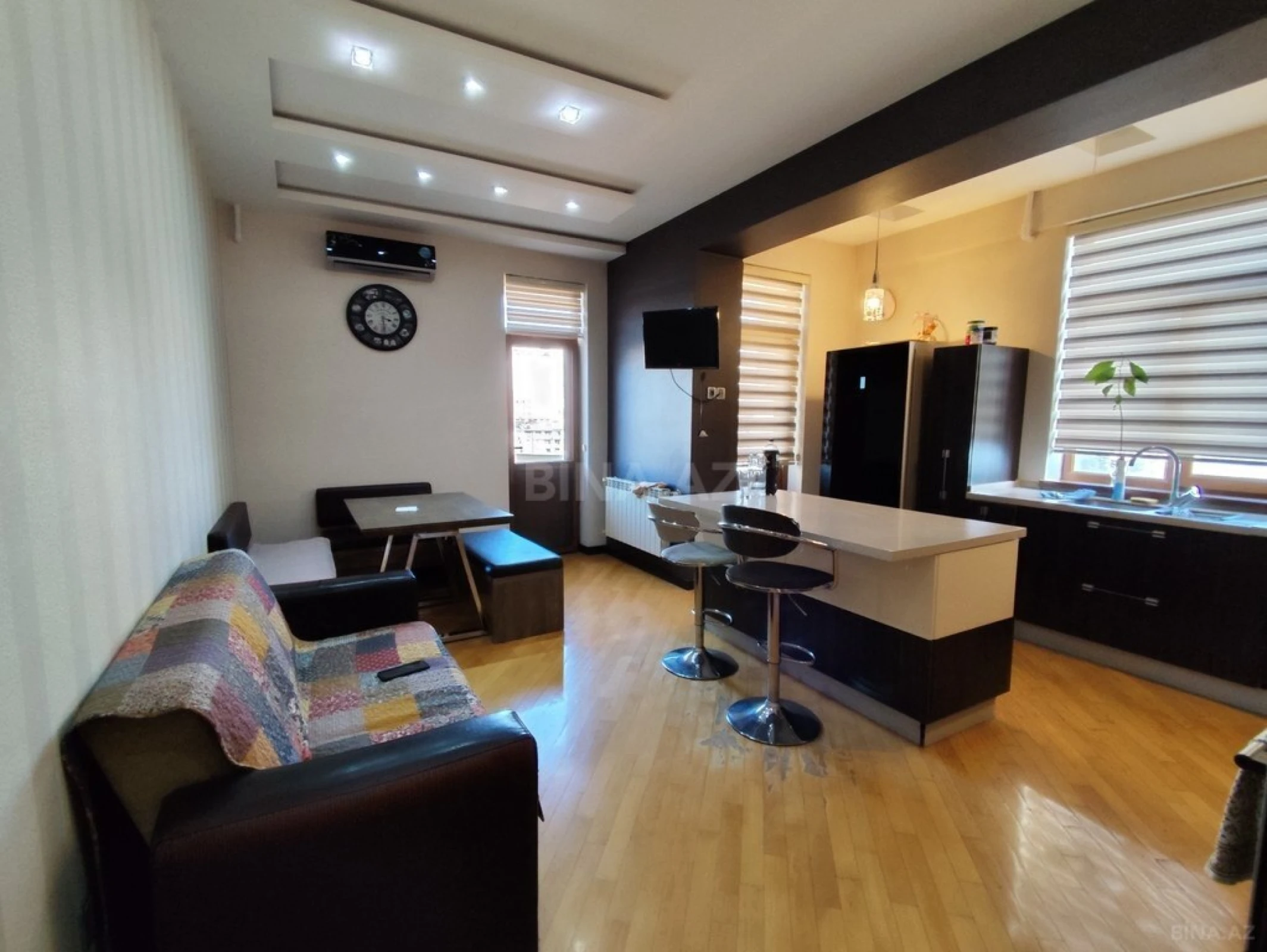 Satılır 5 otaqlı mənzil 200 m²