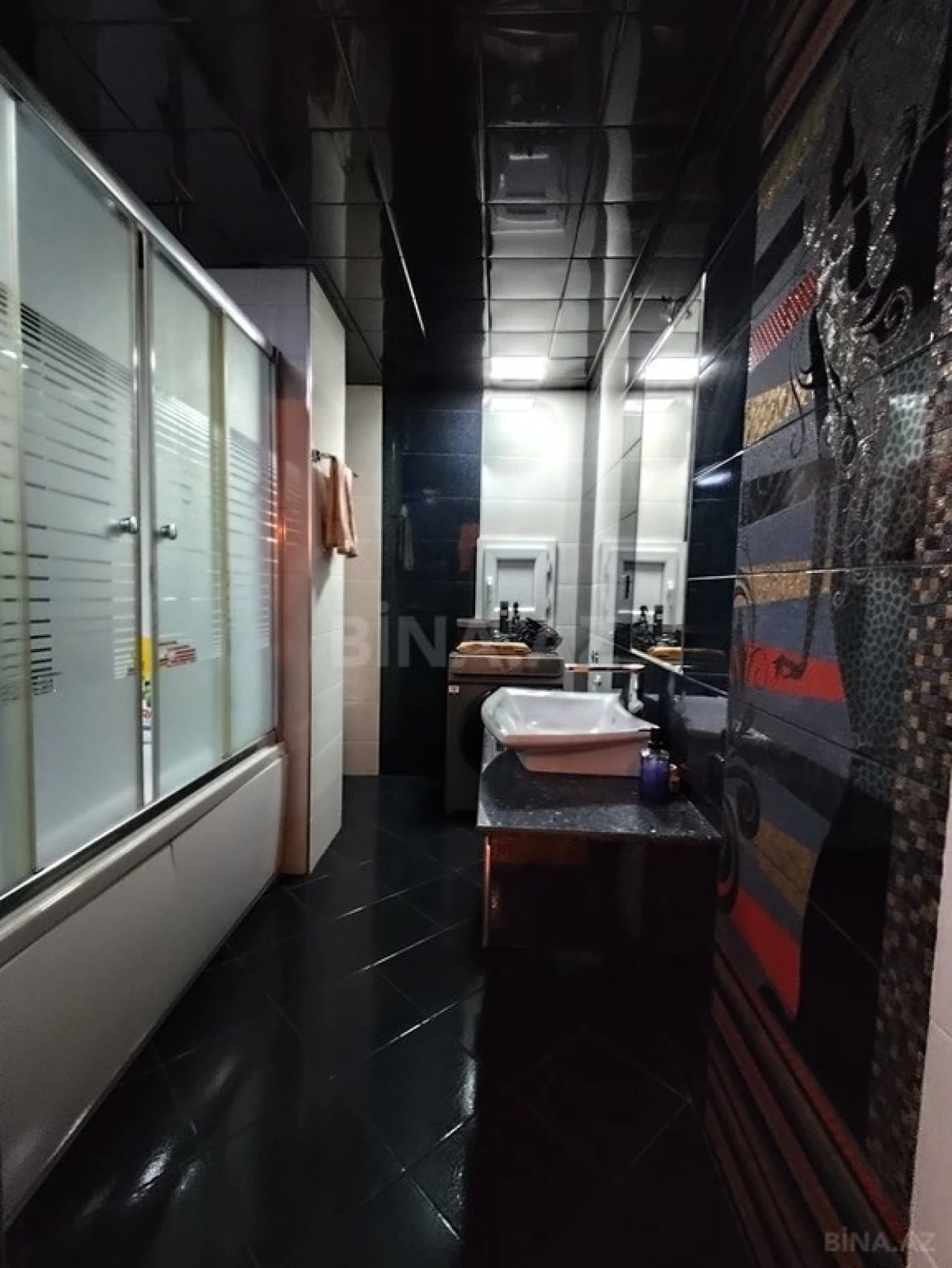 Satılır 5 otaqlı mənzil 200 m²