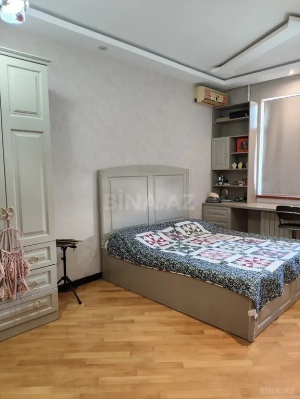 Satılır 5 otaqlı mənzil 200 m²