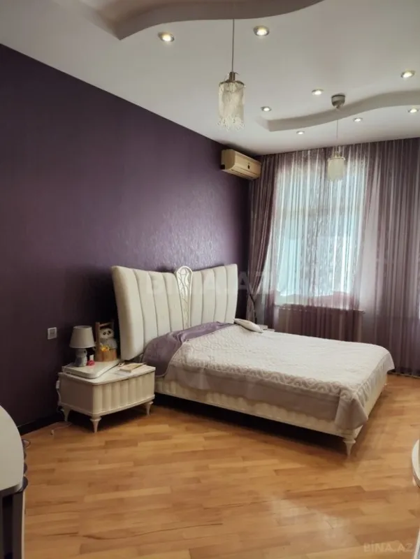 Satılır 5 otaqlı mənzil 200 m²