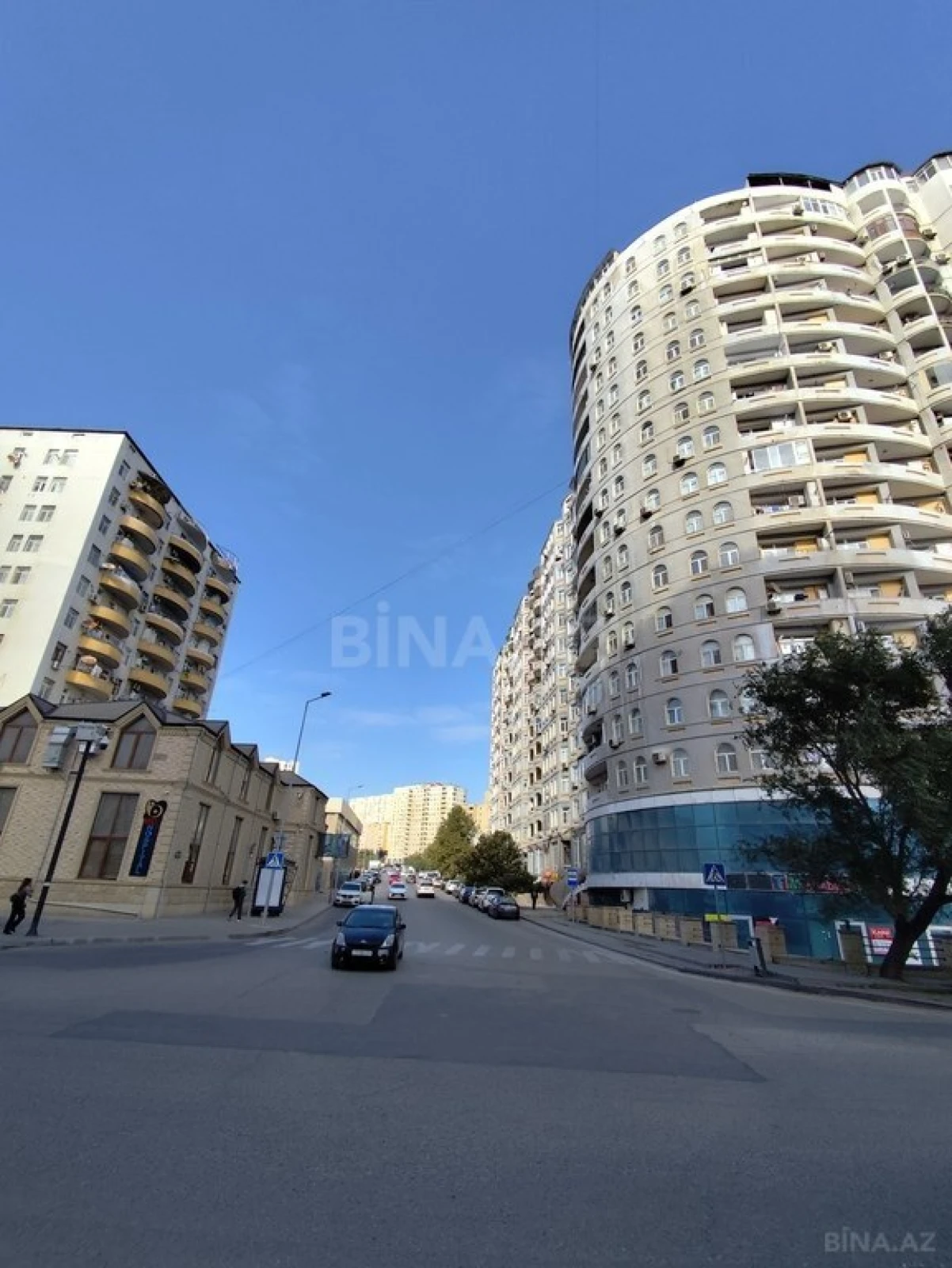 Satılır 5 otaqlı mənzil 200 m²