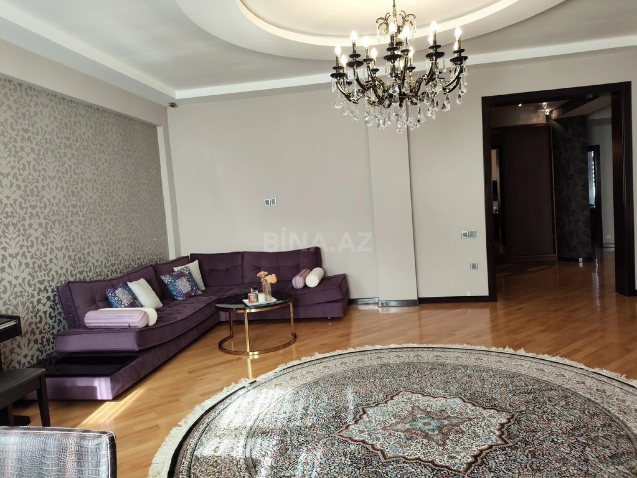 Satılır 5 otaqlı mənzil 200 m²