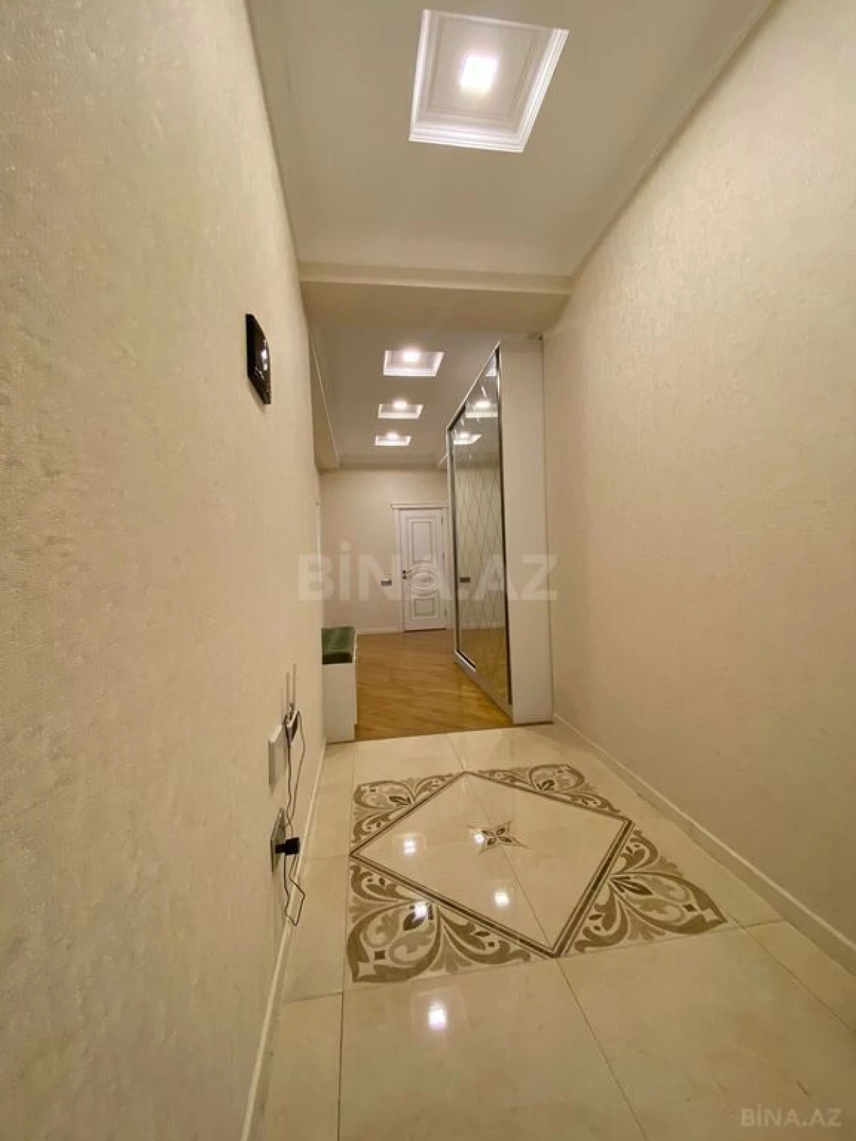 Satılır 3 otaqlı mənzil 105 m²