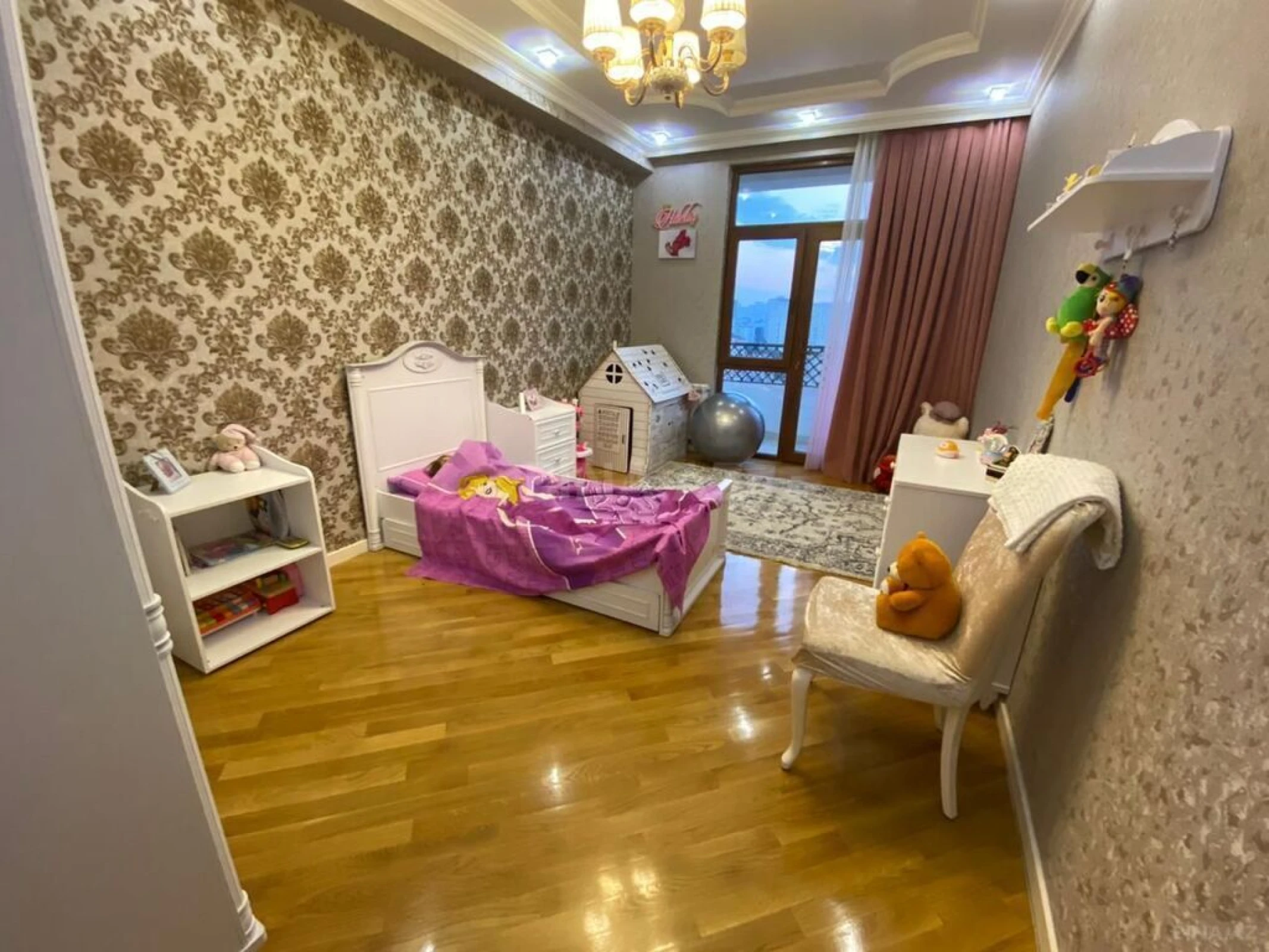 Satılır 3 otaqlı mənzil 105 m²