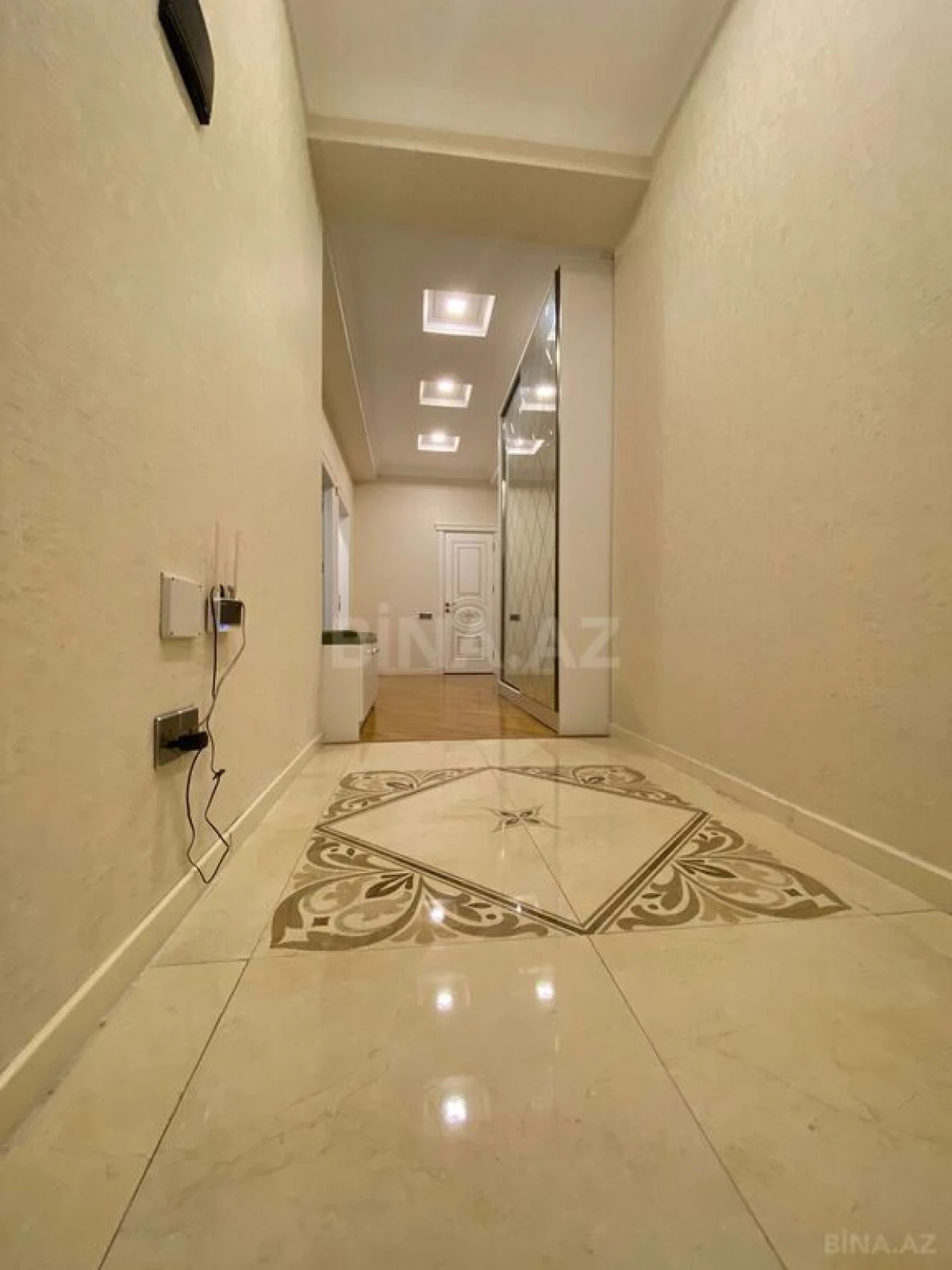 Satılır 3 otaqlı mənzil 105 m²
