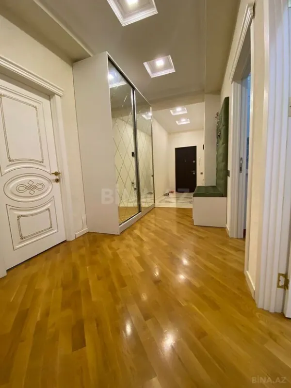 Satılır 3 otaqlı mənzil 105 m²