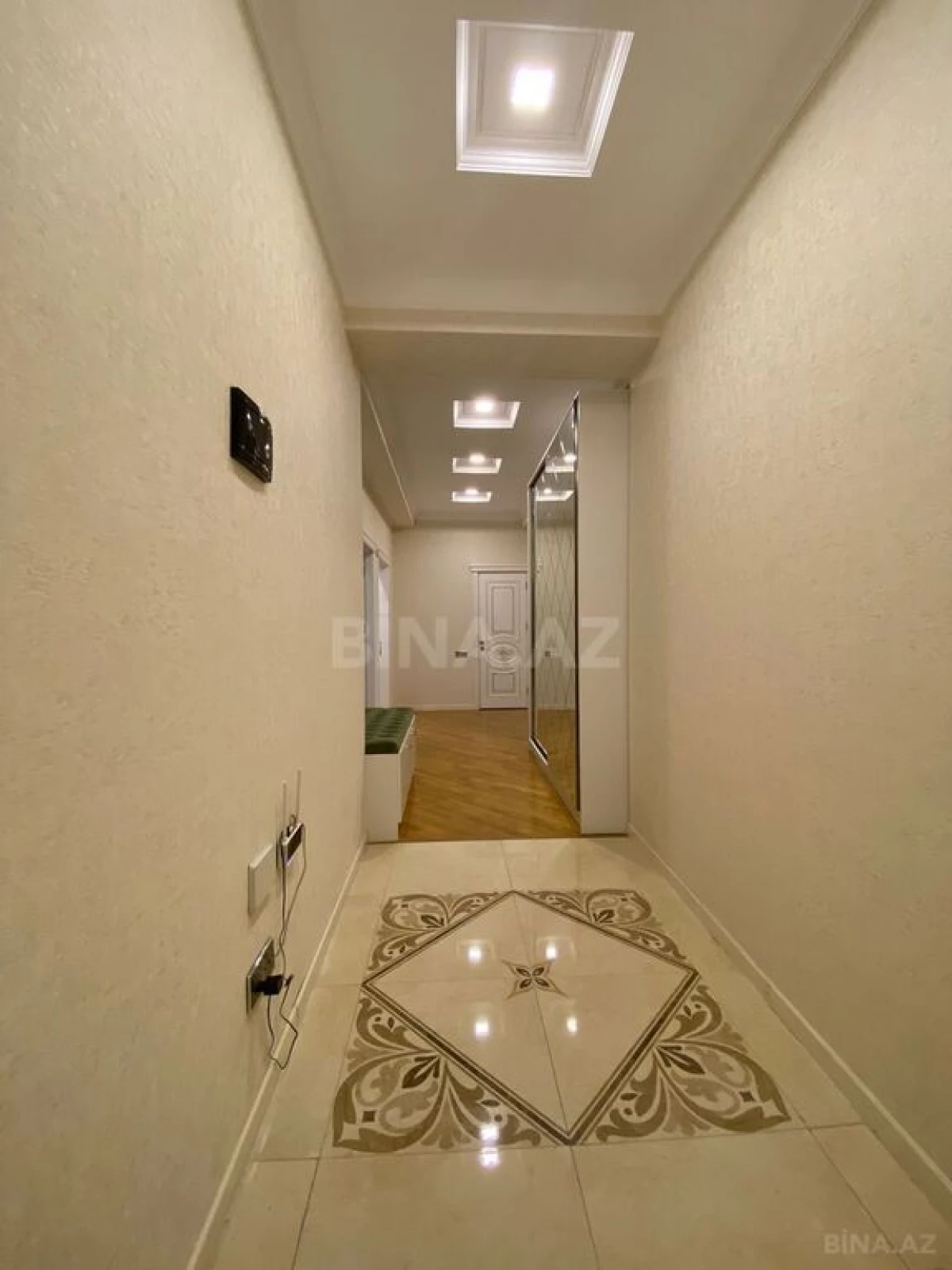 Satılır 3 otaqlı mənzil 105 m²