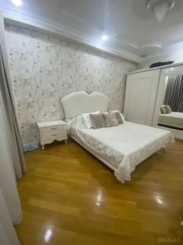 Satılır 3 otaqlı mənzil 105 m²