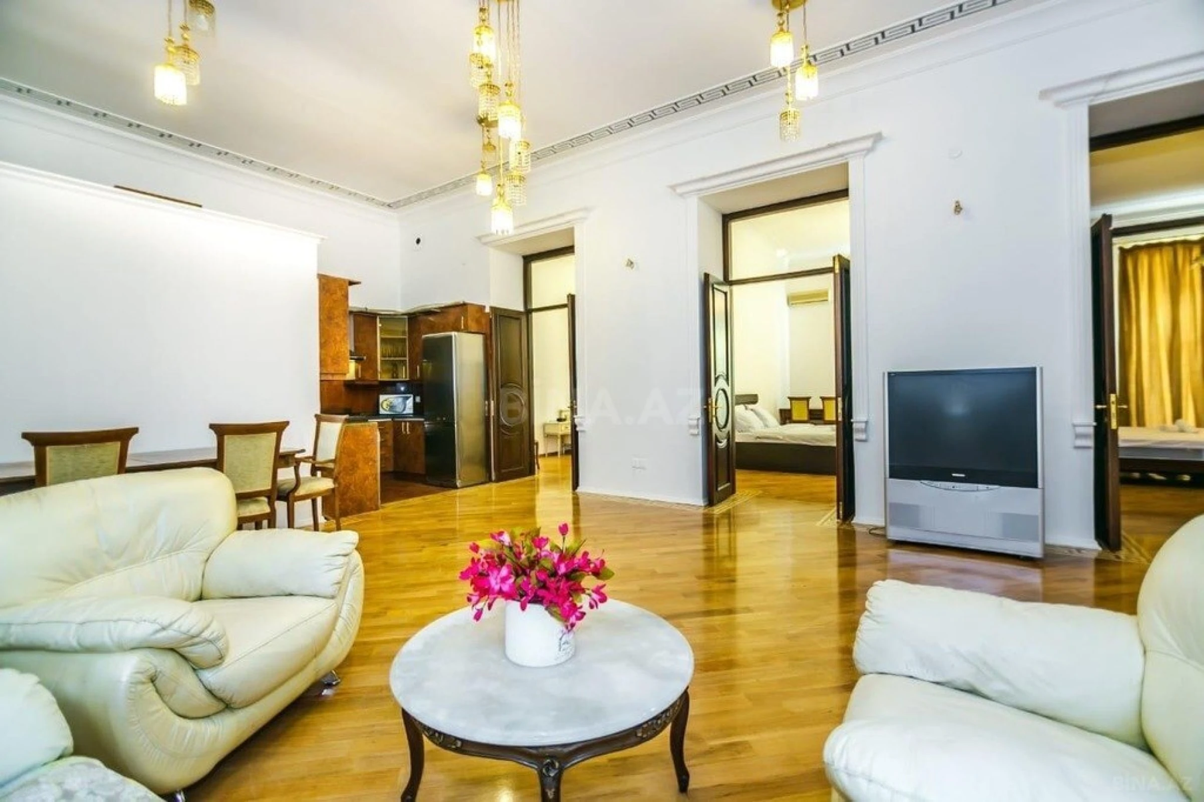 Satılır 4 otaqlı mənzil 130 m²