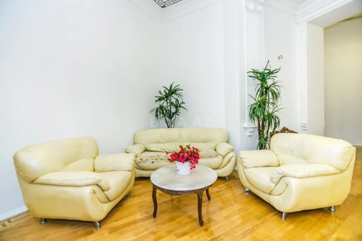 Satılır 4 otaqlı mənzil 130 m²