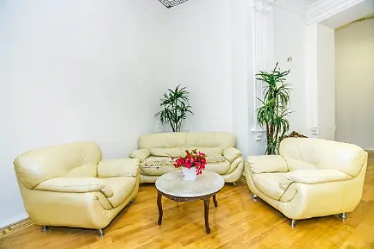 Satılır 4 otaqlı mənzil 130 m²