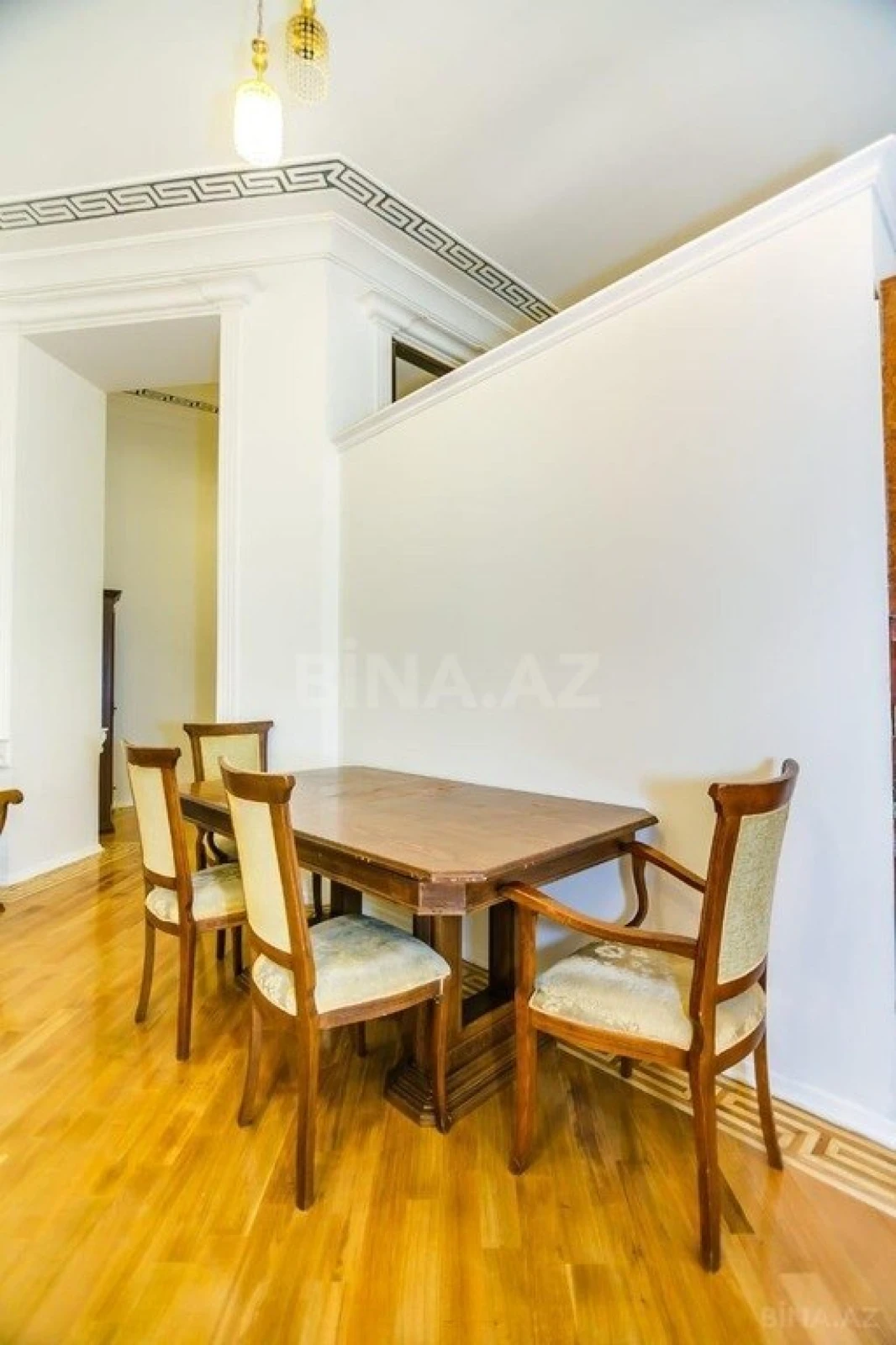 Satılır 4 otaqlı mənzil 130 m²