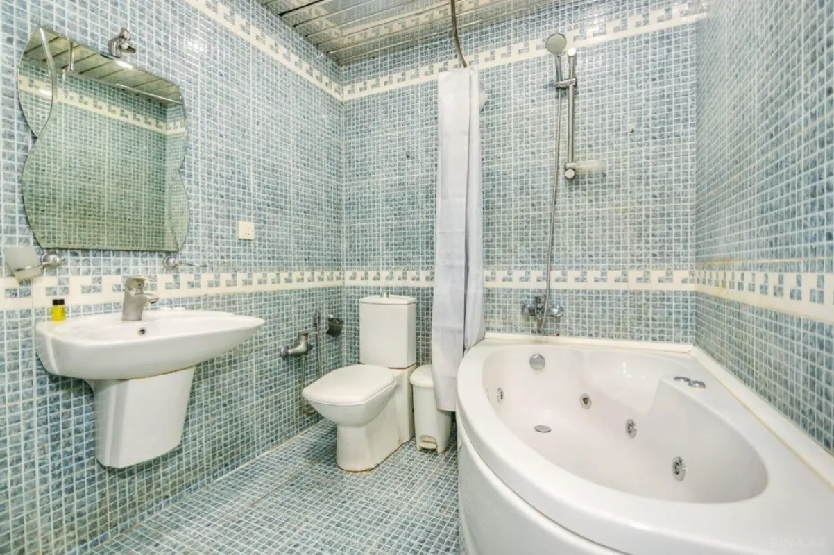 Satılır 4 otaqlı mənzil 130 m²