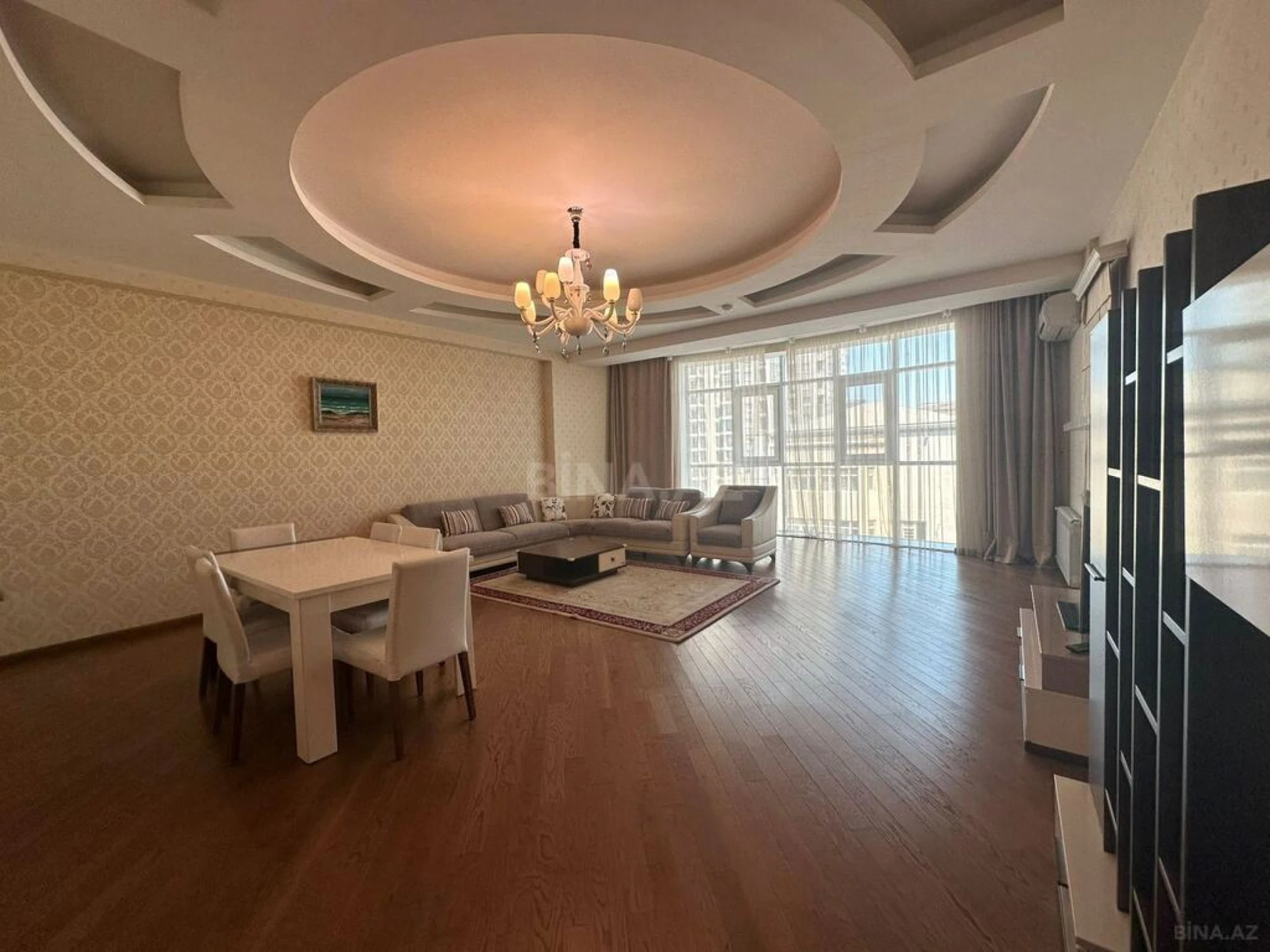 Kirayə verilir 4 otaqlı mənzil 220 m²