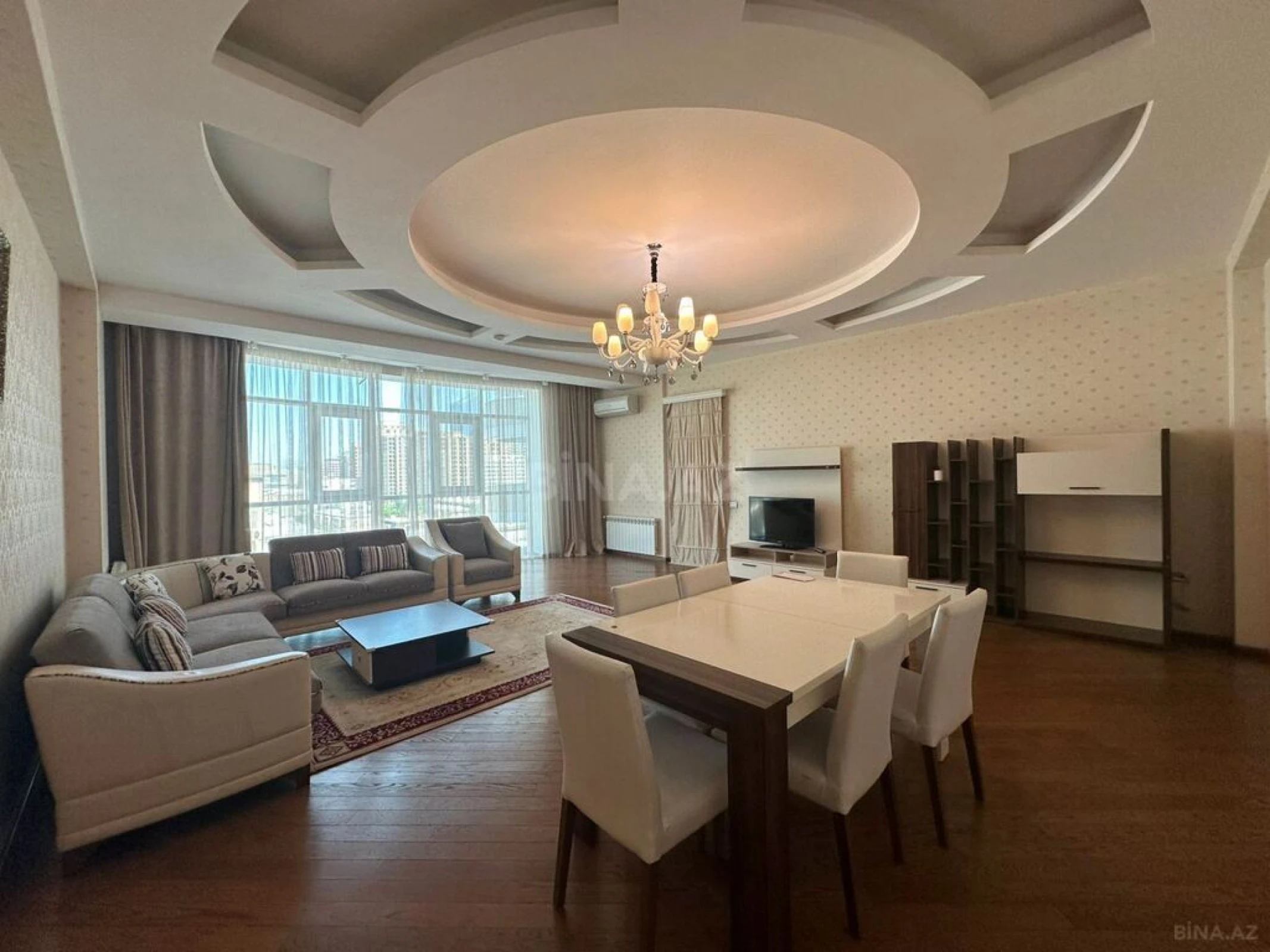 Kirayə verilir 4 otaqlı mənzil 220 m²