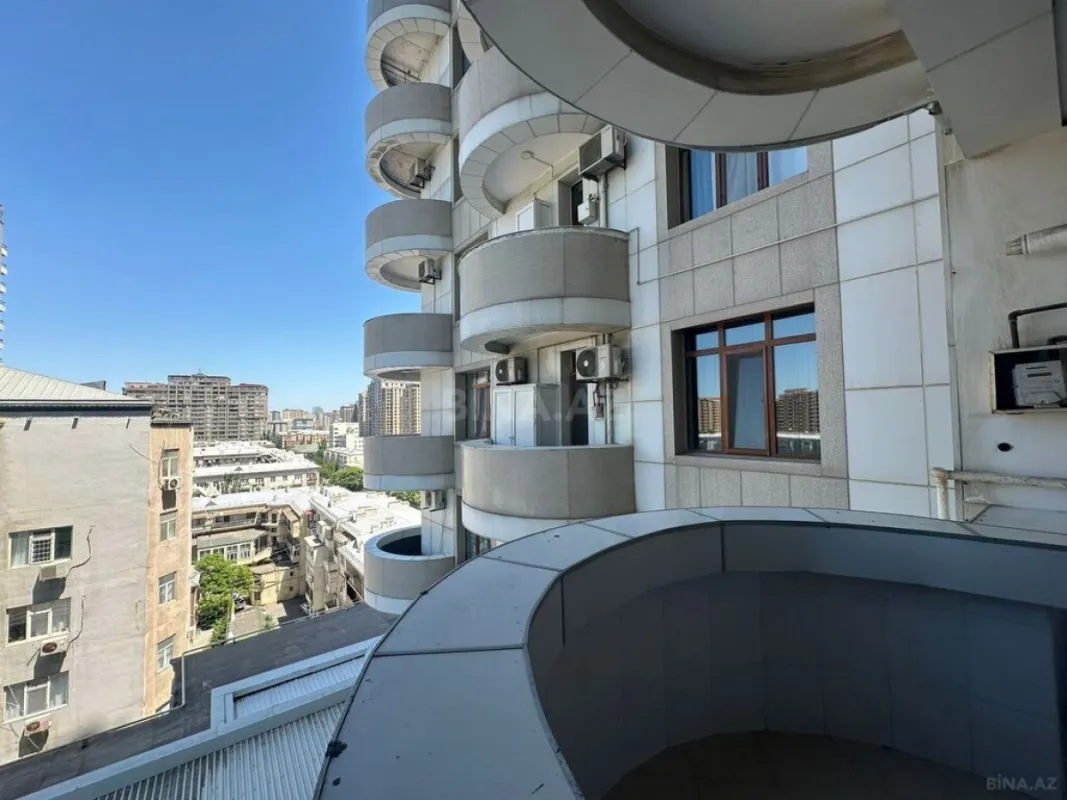 Kirayə verilir 4 otaqlı mənzil 220 m²