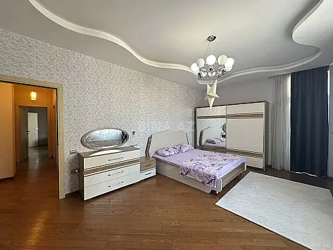 Kirayə verilir 4 otaqlı mənzil 220 m²