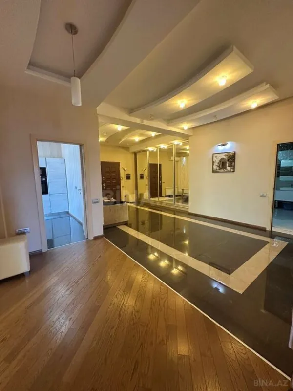 Kirayə verilir 4 otaqlı mənzil 220 m²