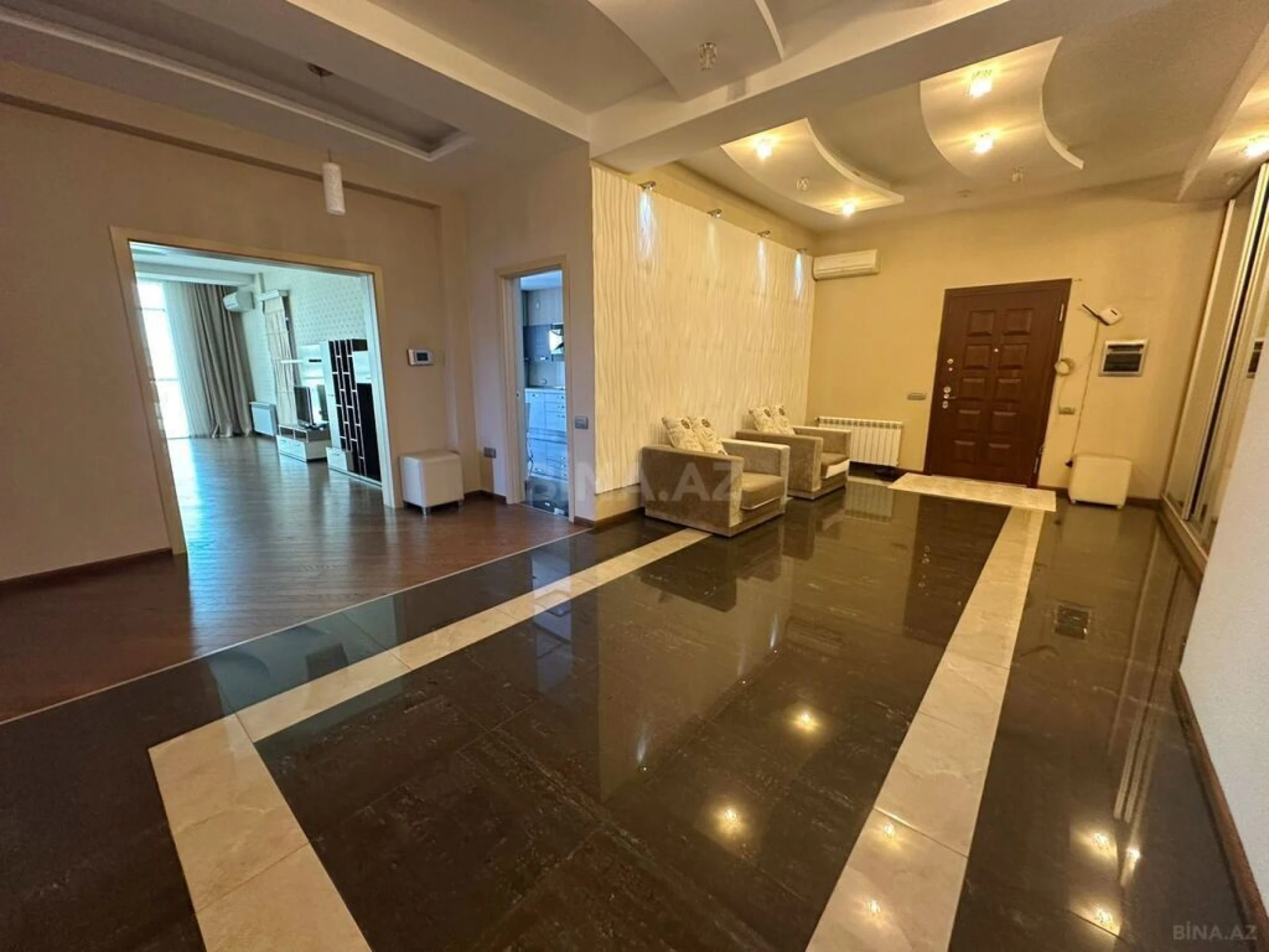 Kirayə verilir 4 otaqlı mənzil 220 m²