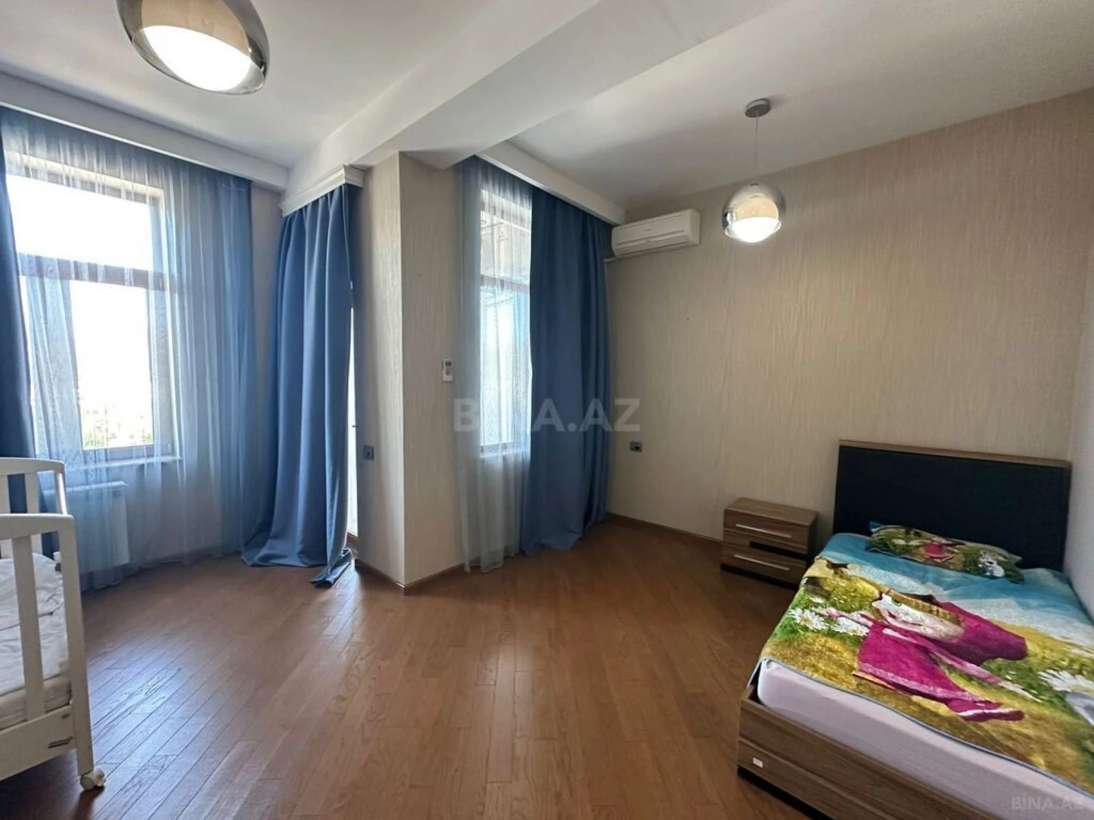 Kirayə verilir 4 otaqlı mənzil 220 m²