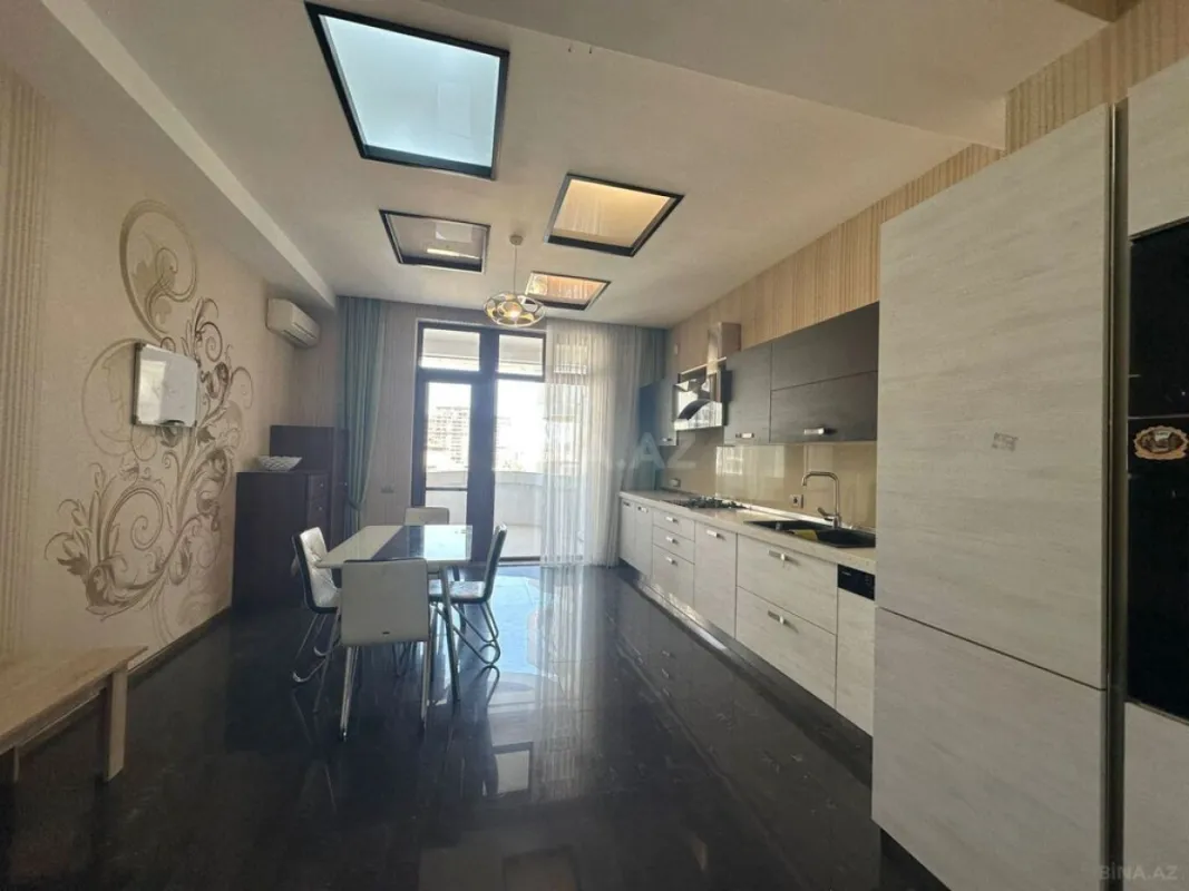 Kirayə verilir 4 otaqlı mənzil 220 m²