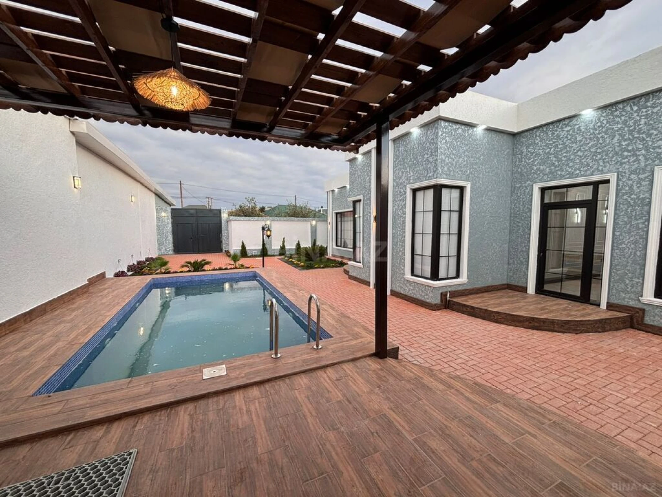 Satılır 4 otaqlı həyət evi 170 m²