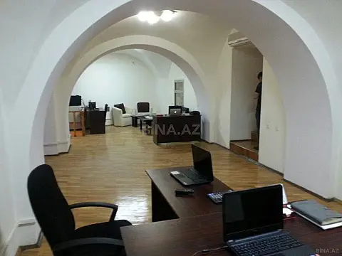 Satılır obyekt 190 m²