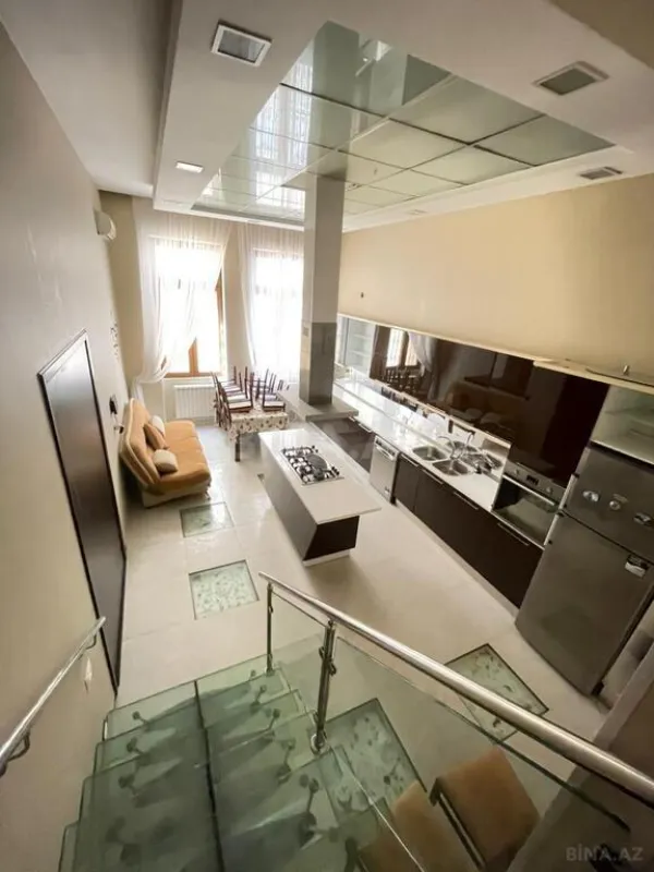 Satılır 10 otaqlı həyət evi 470 m²