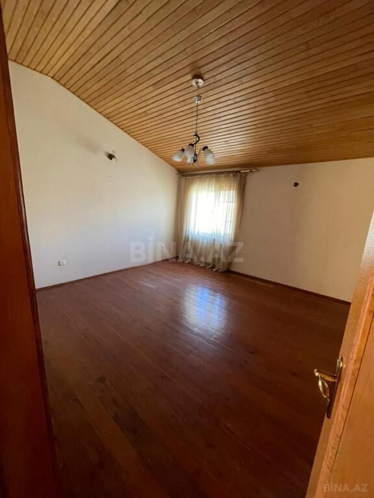Satılır 10 otaqlı həyət evi 470 m²