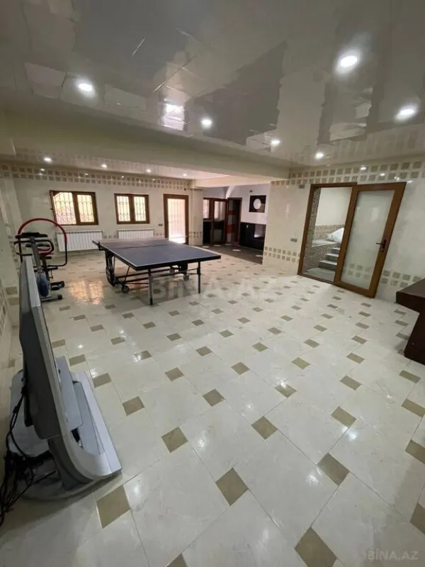 Satılır 10 otaqlı həyət evi 470 m²