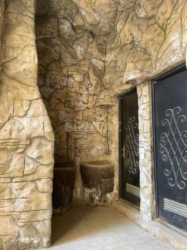 Satılır 10 otaqlı həyət evi 470 m²