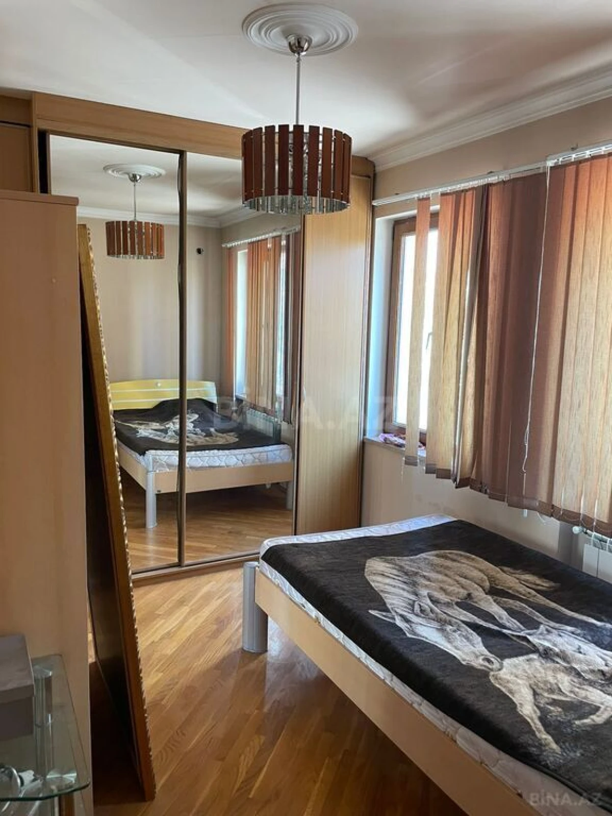 Satılır 10 otaqlı həyət evi 470 m²
