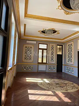 Satılır 10 otaqlı həyət evi 470 m²