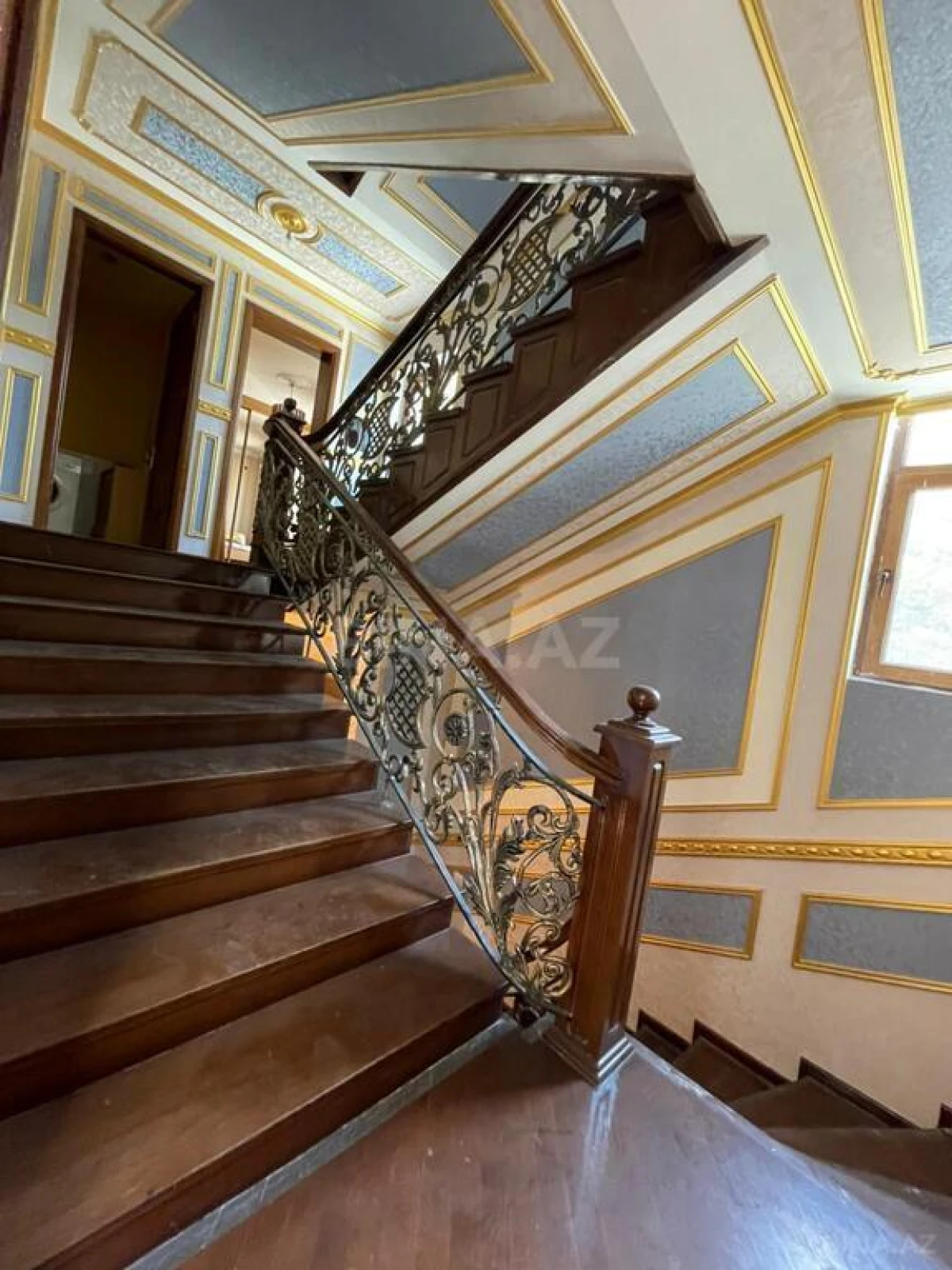 Satılır 10 otaqlı həyət evi 470 m²