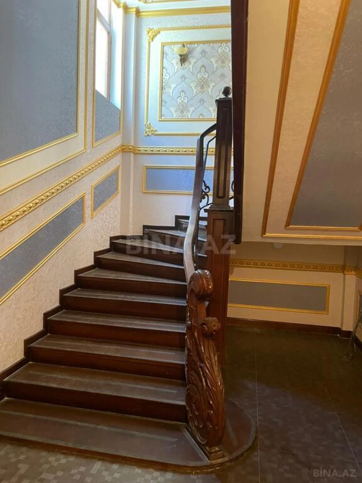 Satılır 10 otaqlı həyət evi 470 m²