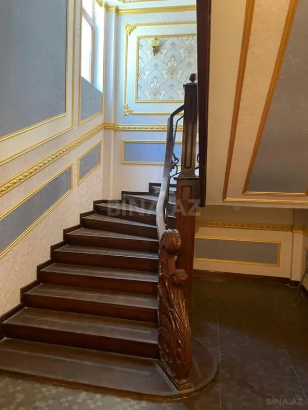 Satılır 10 otaqlı həyət evi 470 m²