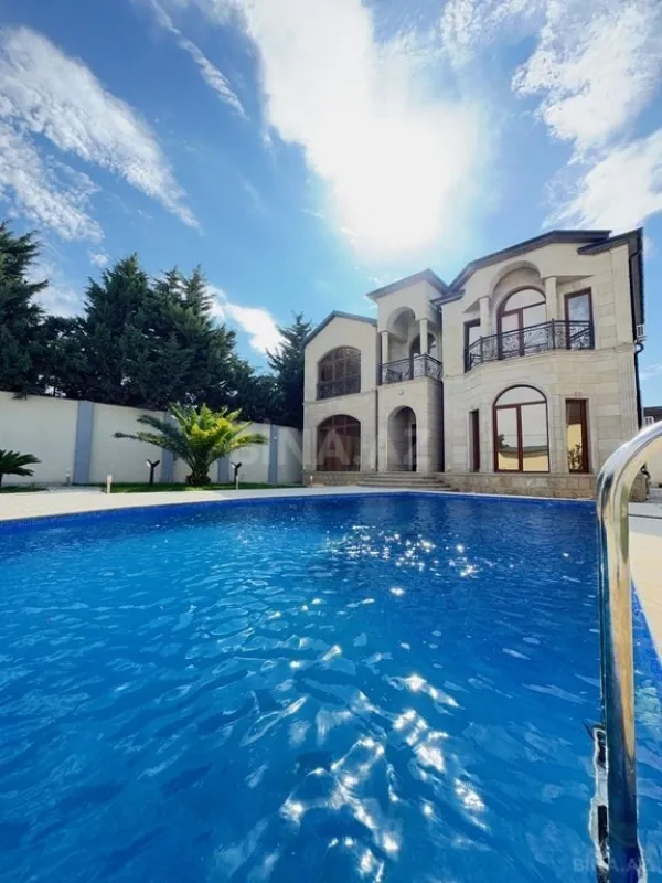 Satılır 6 otaqlı həyət evi 350 m²