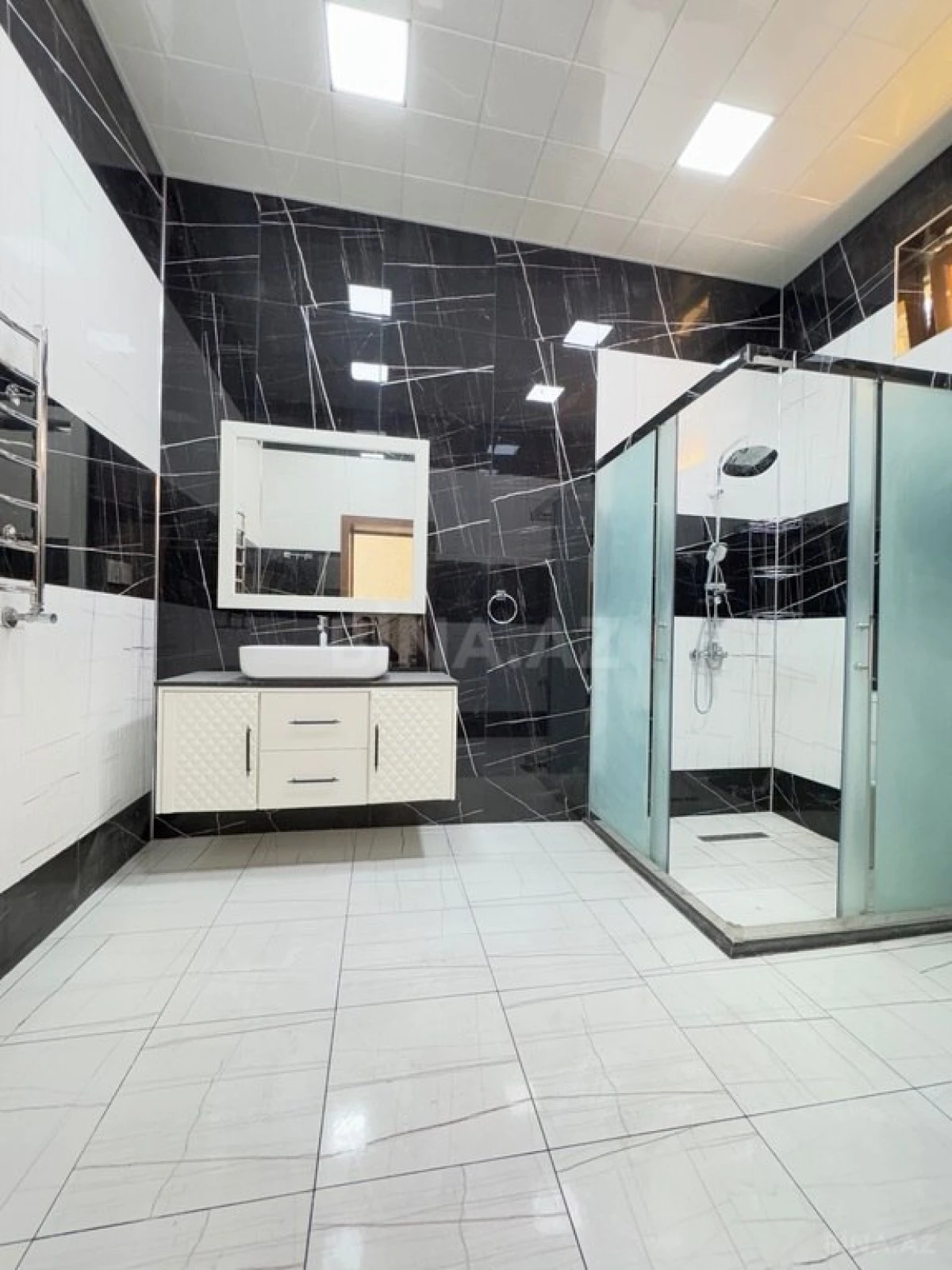 Satılır 6 otaqlı həyət evi 350 m²