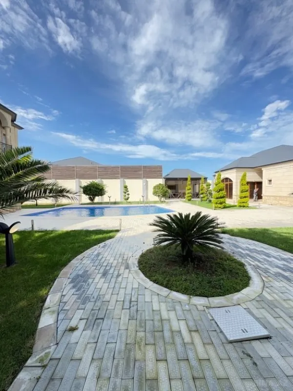 Satılır 6 otaqlı həyət evi 350 m²