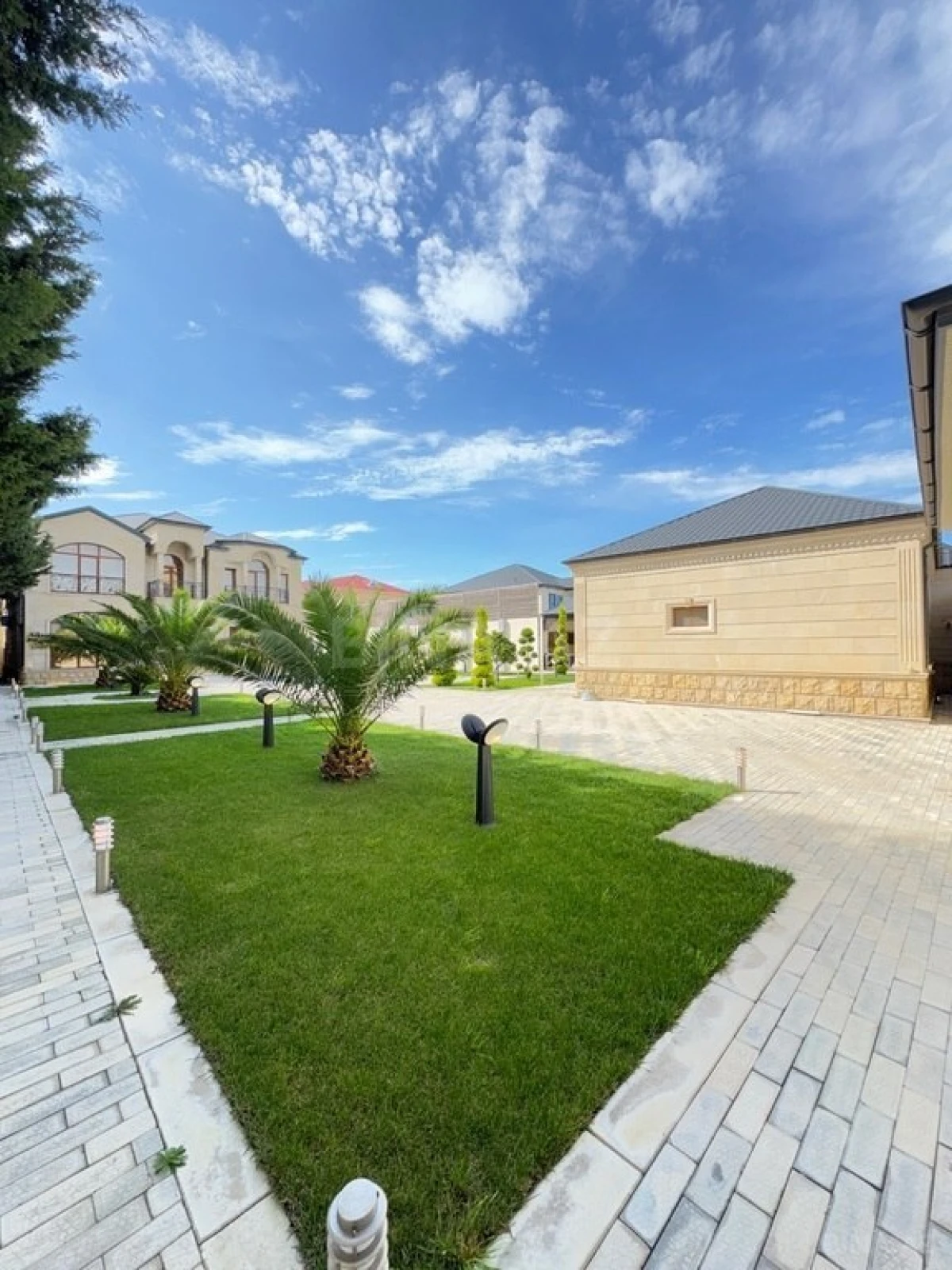 Satılır 6 otaqlı həyət evi 350 m²