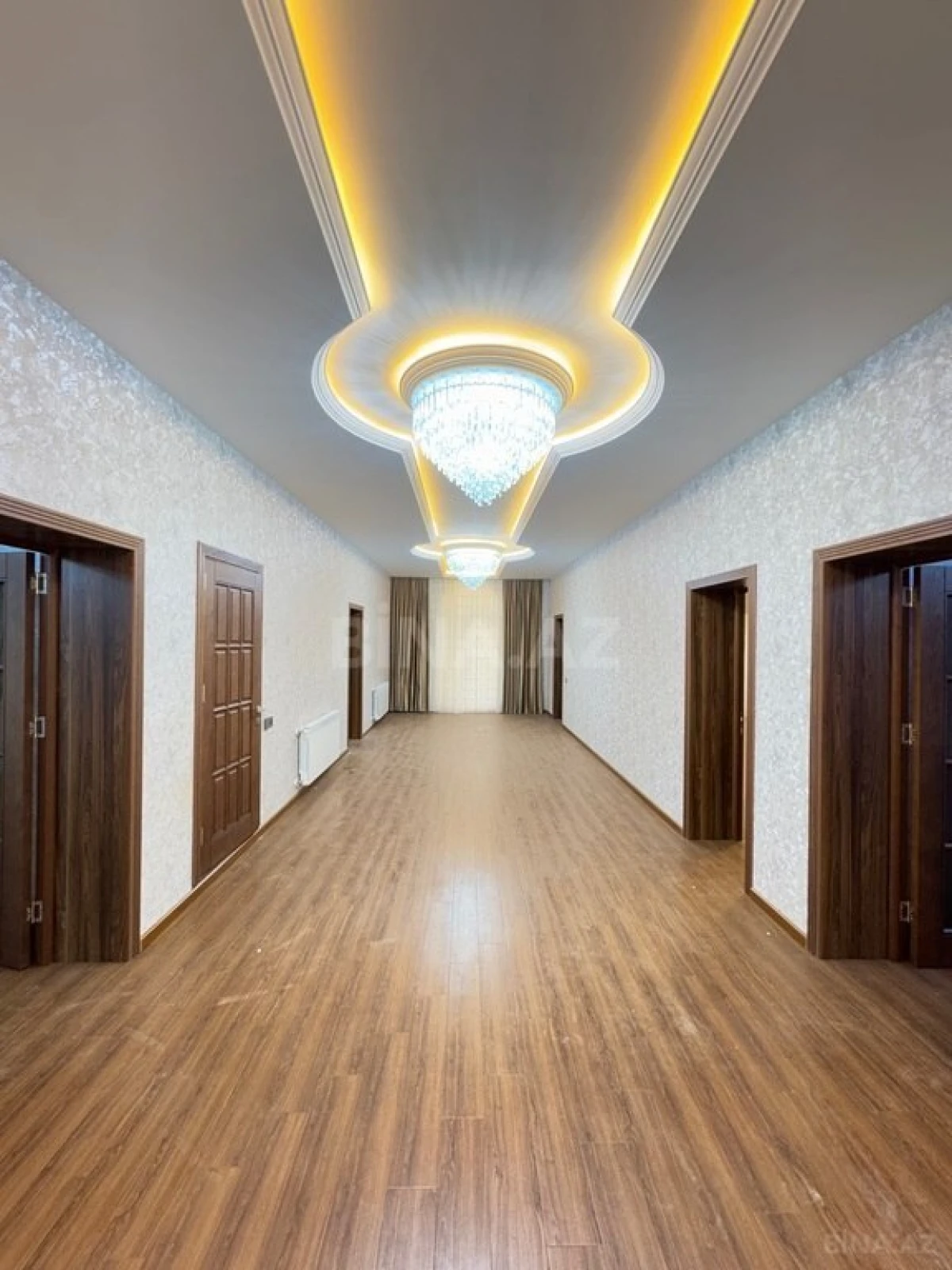 Satılır 6 otaqlı həyət evi 350 m²