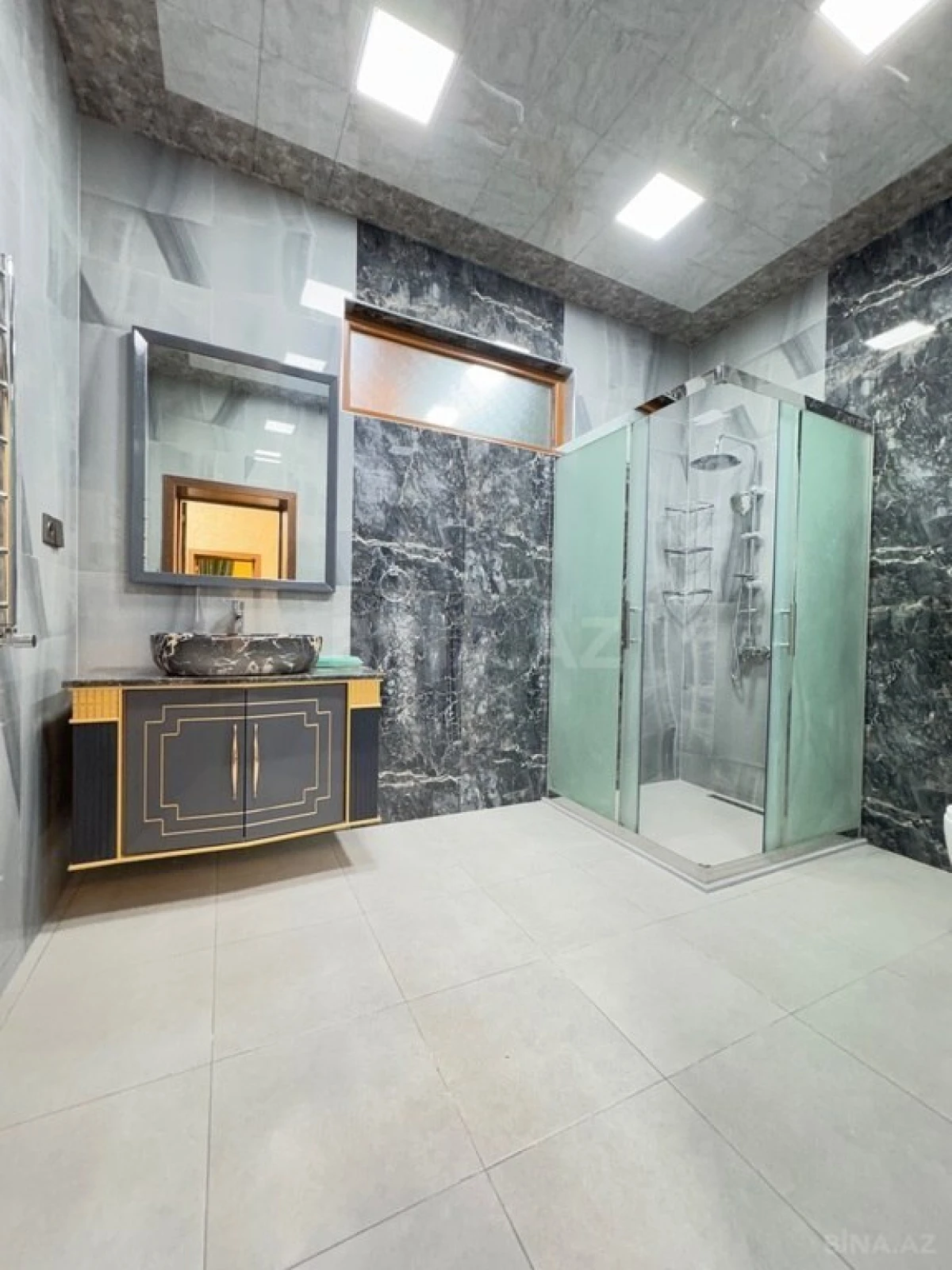 Satılır 6 otaqlı həyət evi 350 m²