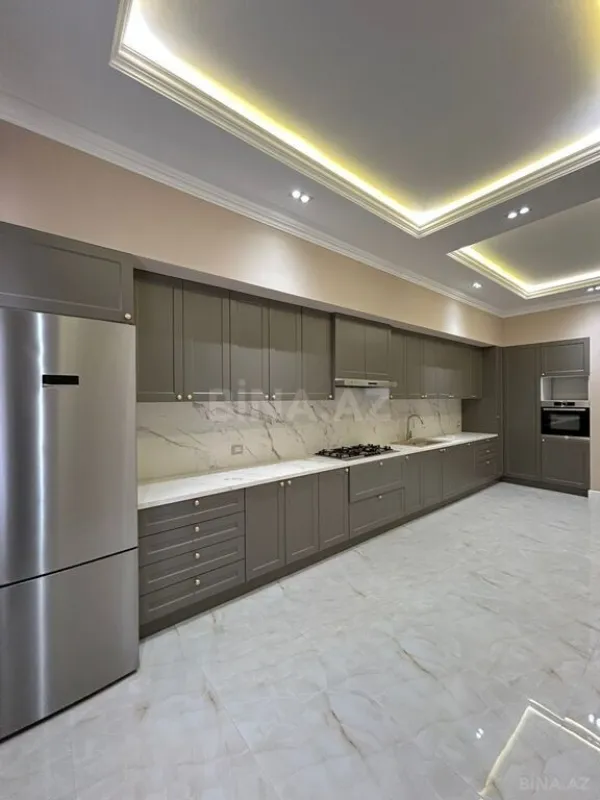 Satılır 4 otaqlı mənzil 235 m²