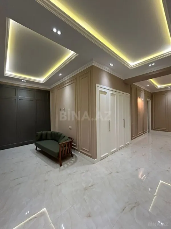 Satılır 4 otaqlı mənzil 235 m²