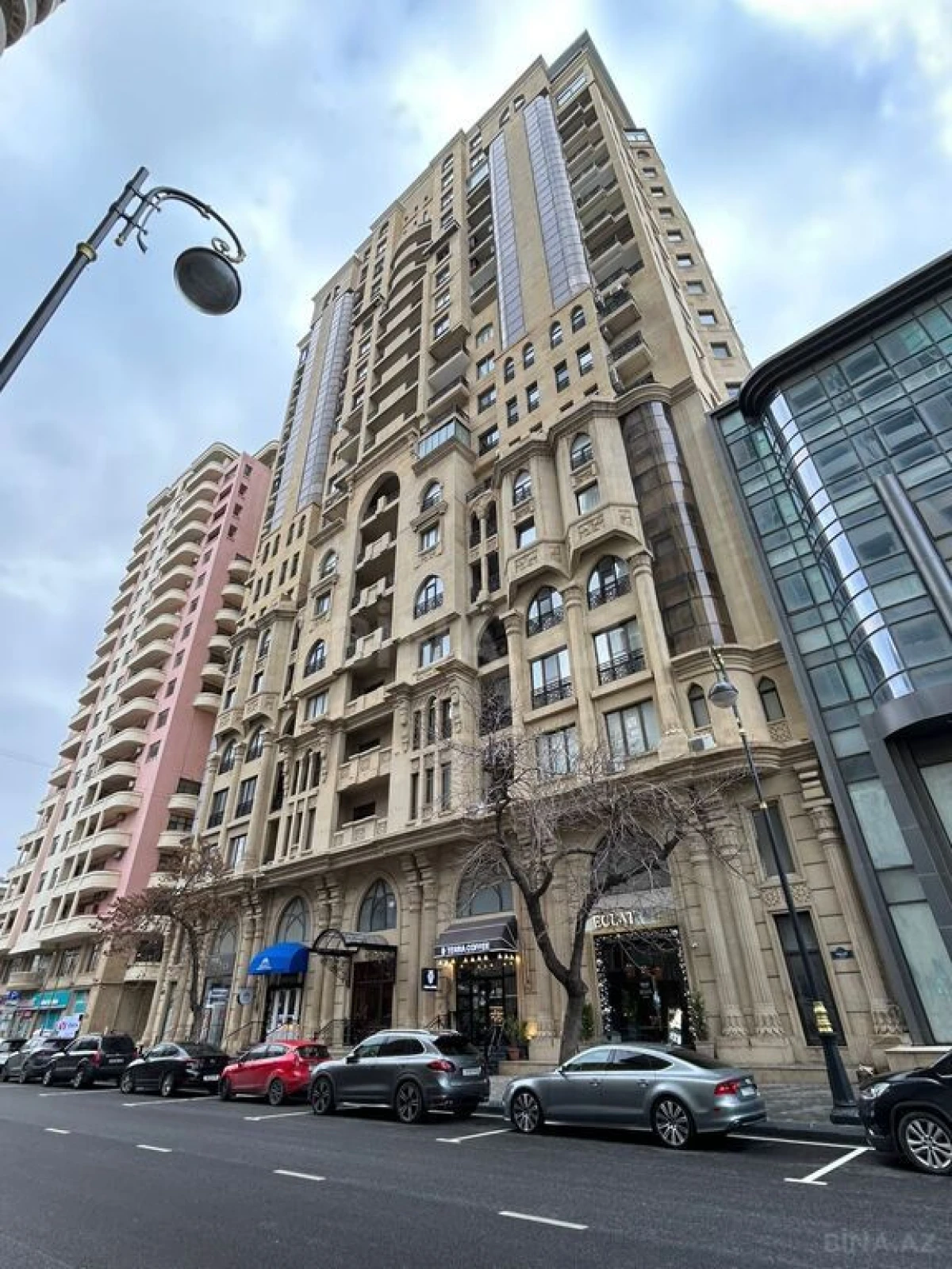 Satılır 4 otaqlı mənzil 235 m²