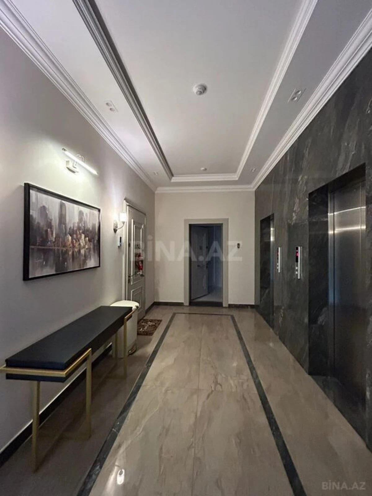 Satılır 4 otaqlı mənzil 235 m²