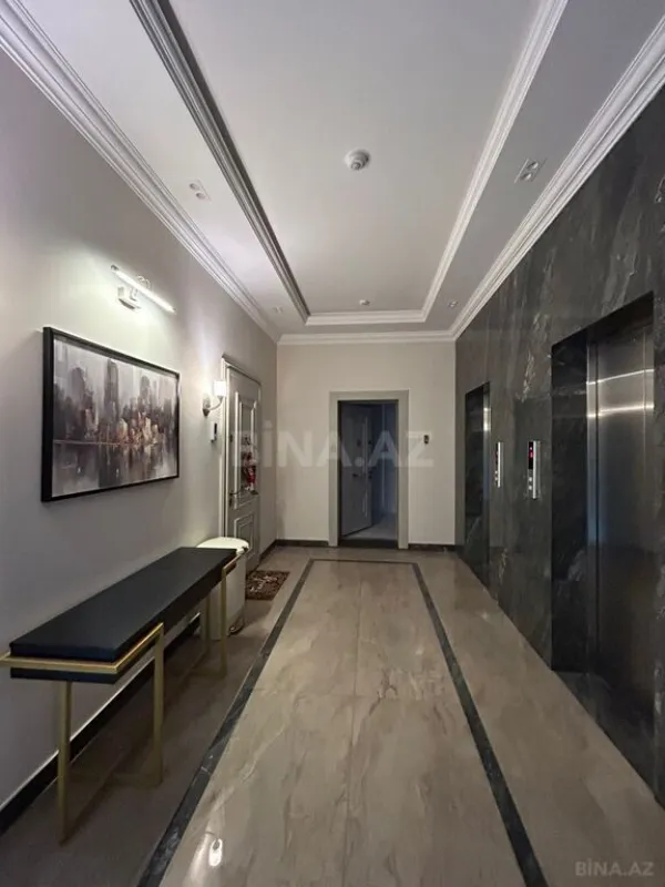 Satılır 4 otaqlı mənzil 235 m²