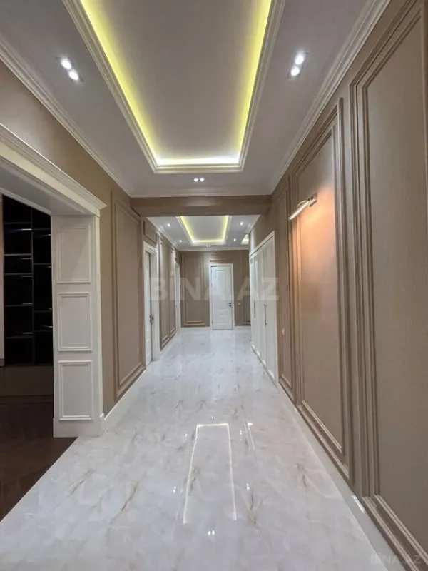 Satılır 4 otaqlı mənzil 235 m²